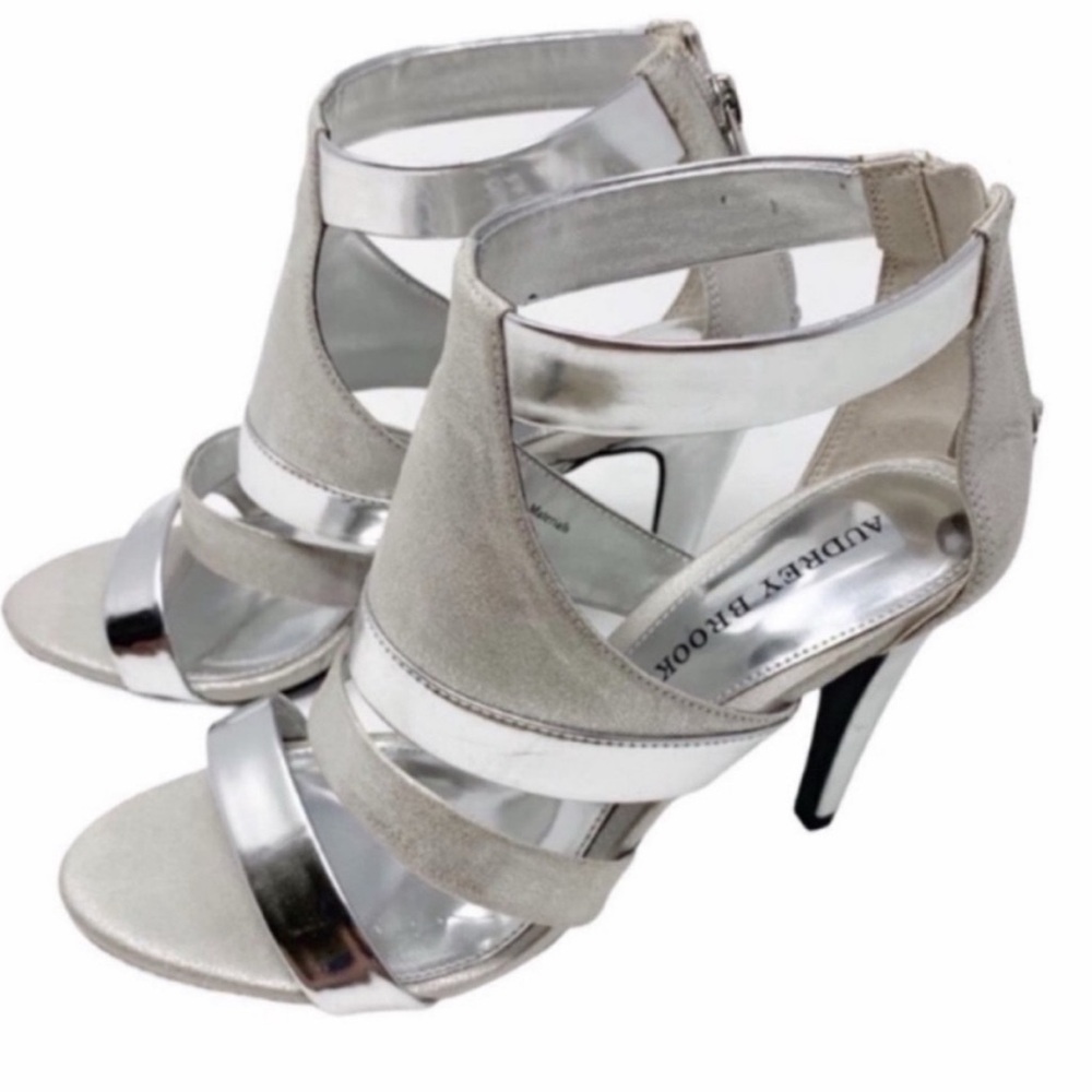 Beautiful strap heels in a shiny and not shiny, two tone finish.